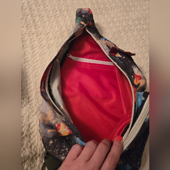 RARE pattern Kavu sling bag and tri-fold wallet - Picture 4 of 13